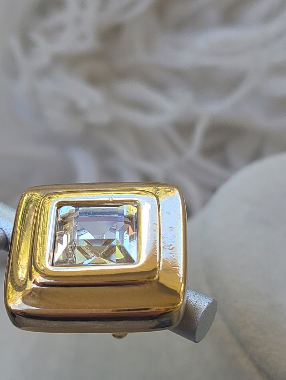 SAL By Swarovski Gold Toned Square Stud Earrings- Good Vintage Condition - Picture 4 of 8